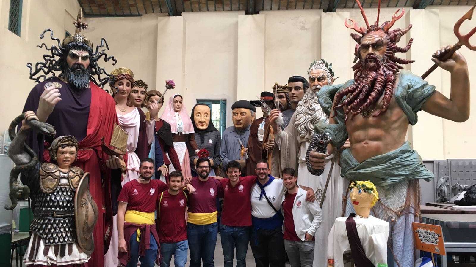 Participació massiva de vila-realencs i visitants en la desfilada de gegants a Vila-real