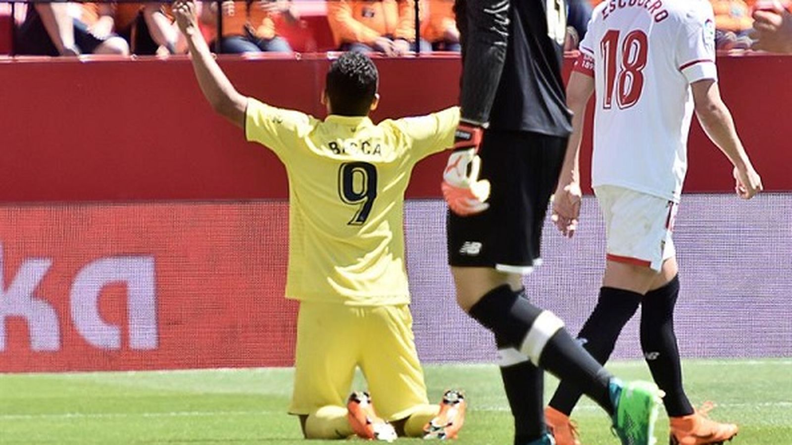 Carlos Bacca celebra el segon gol del Vila-real