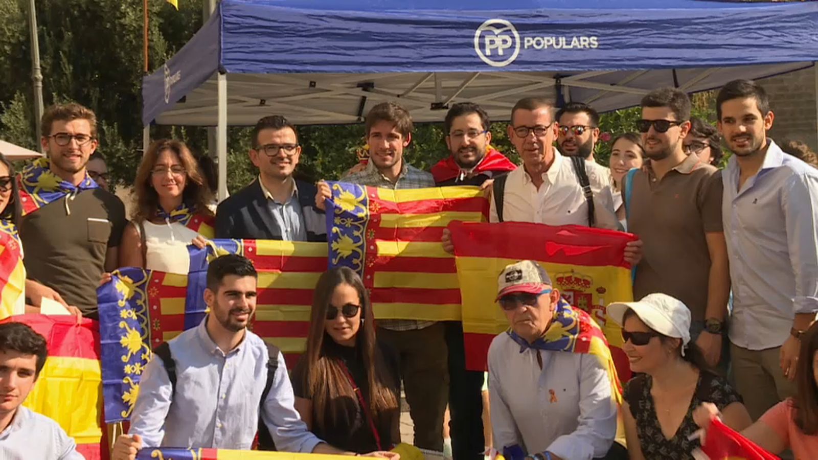 El president de l'organització juvenil, Juan Carlos Caballero, ha presentat aquest dissabte la iniciativa a la plaça de la Mare de Déu de València.