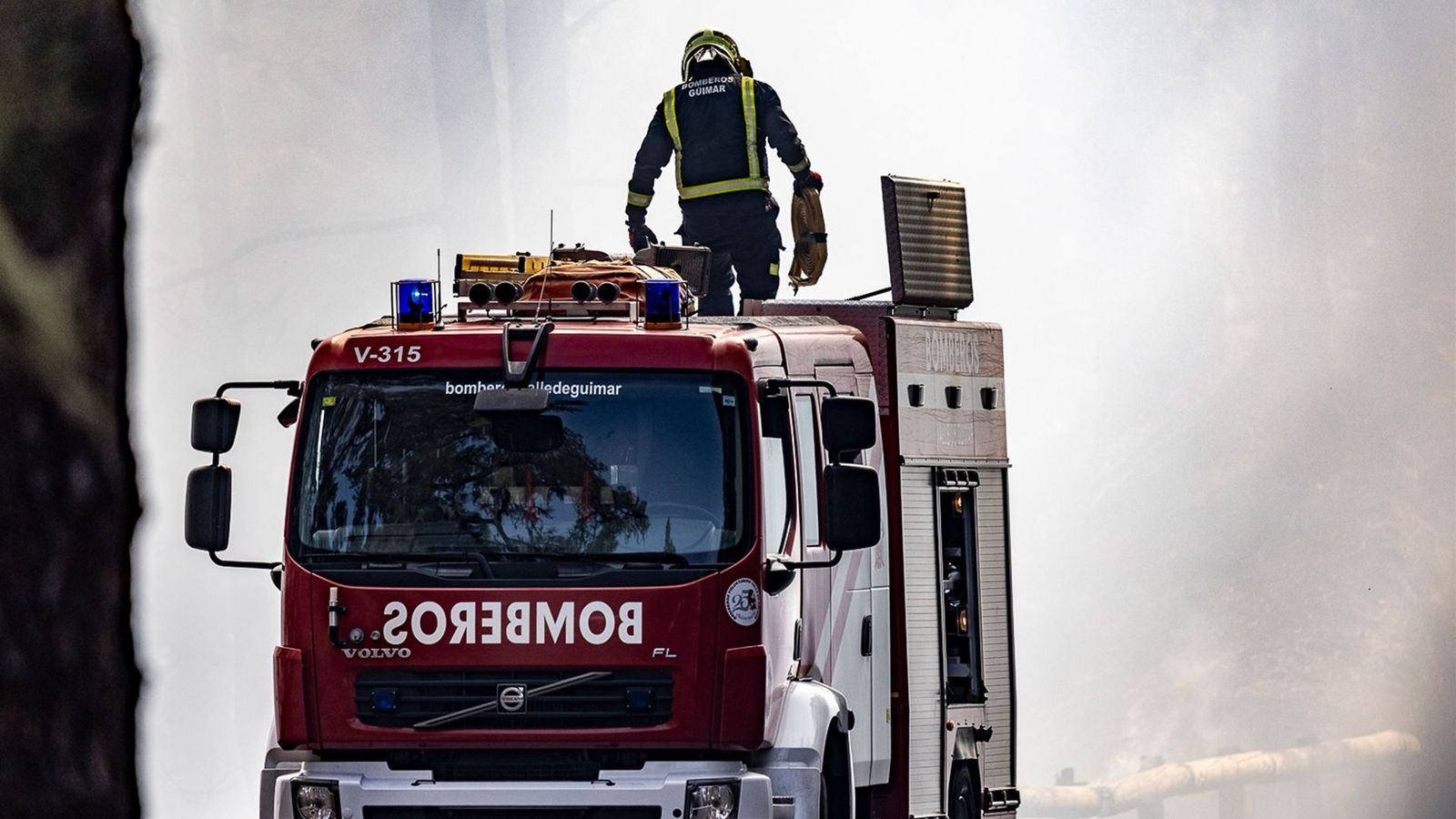 Incendi Tenerife "no avança" i permet tornar a casa 8.300 persones