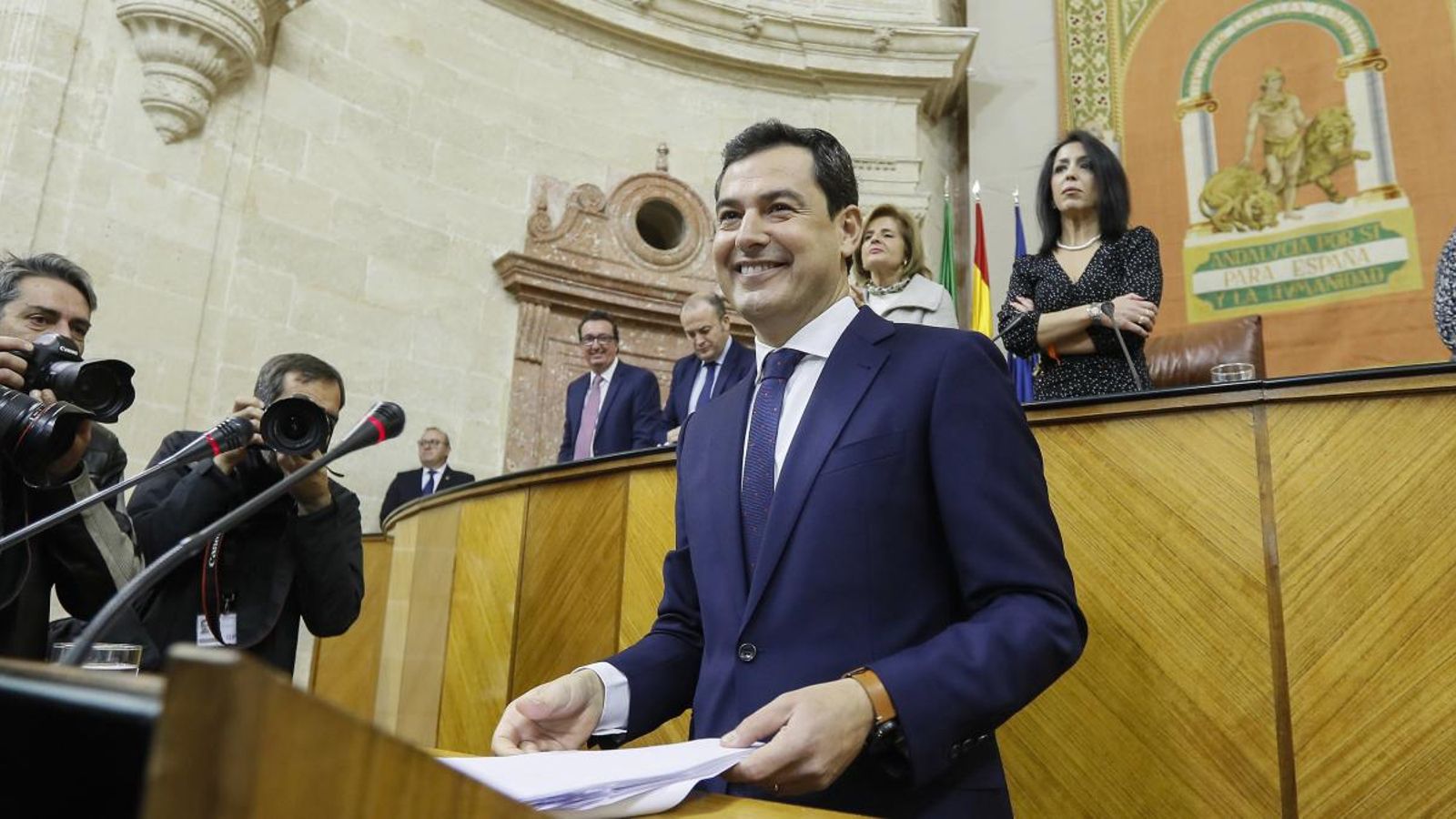 El candidat del PP a la presidència de la Junta d’Andalusia, Juanma Moreno, a l’inici del seu discurs d’investidura. José Manuel Vidal (Efe)