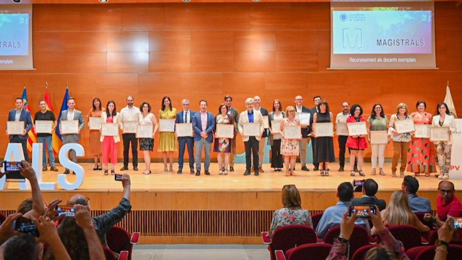 Els 25 docents considerats els millors professors de la Comunitat Valenciana després de la votació dels seus alumnes