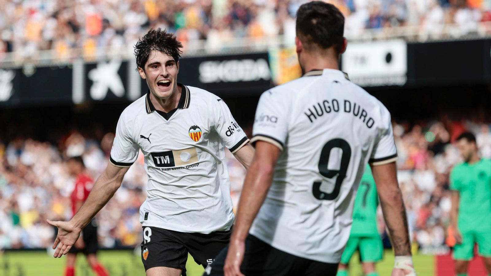 Javi Guerra i Hugo Duro celebren un dels gols