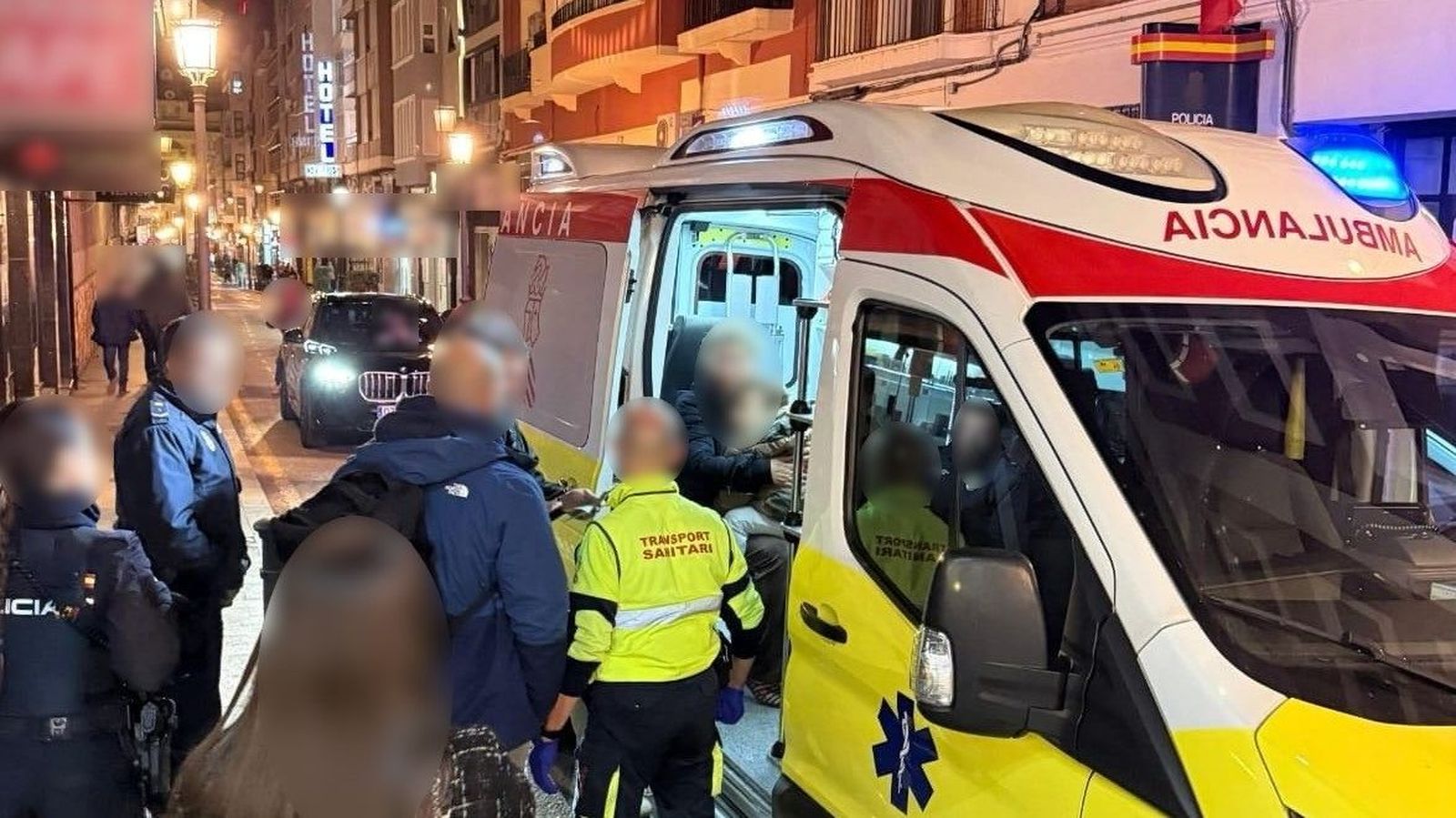 Una ambulància va traslladar el xiquet amb sa mare a l’Hospital Sant Joan d’Alacant