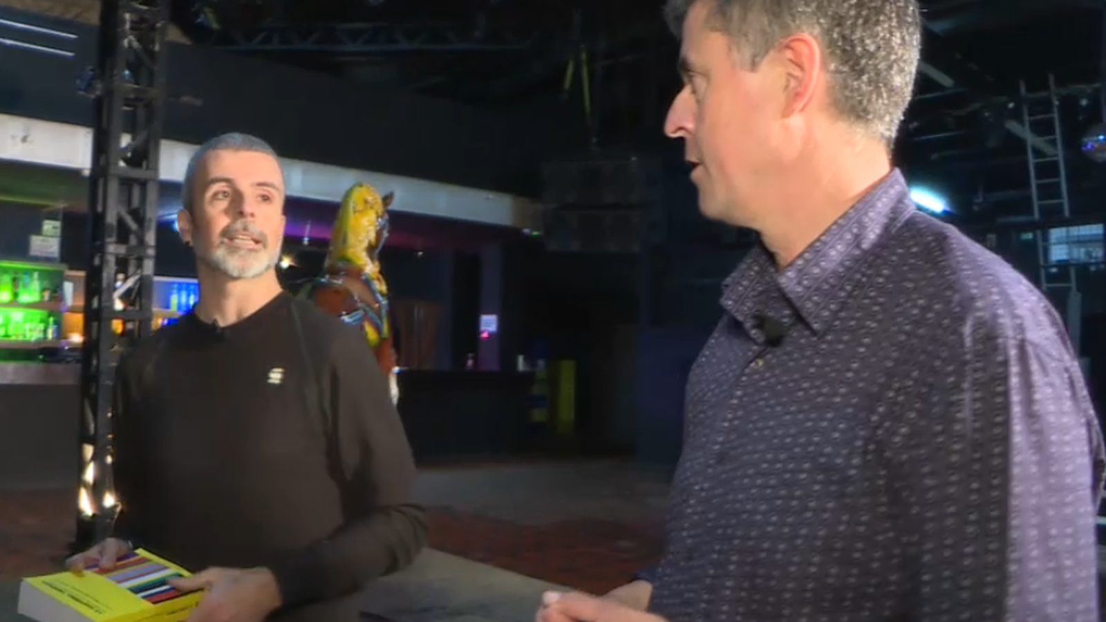 Pablo Ferrer parla amb Fèlix Tena de la publicació 'La santísima Trinidad'