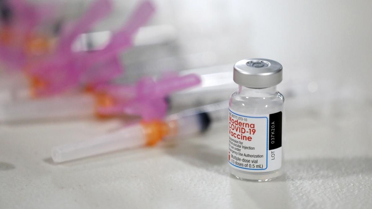 Una dosi de la vacuna desenvolupada per la farmacèutica estatunidenca Moderna Una dosi de la vacuna desenvolupada per la farmacèutica estatunidenca Moderna