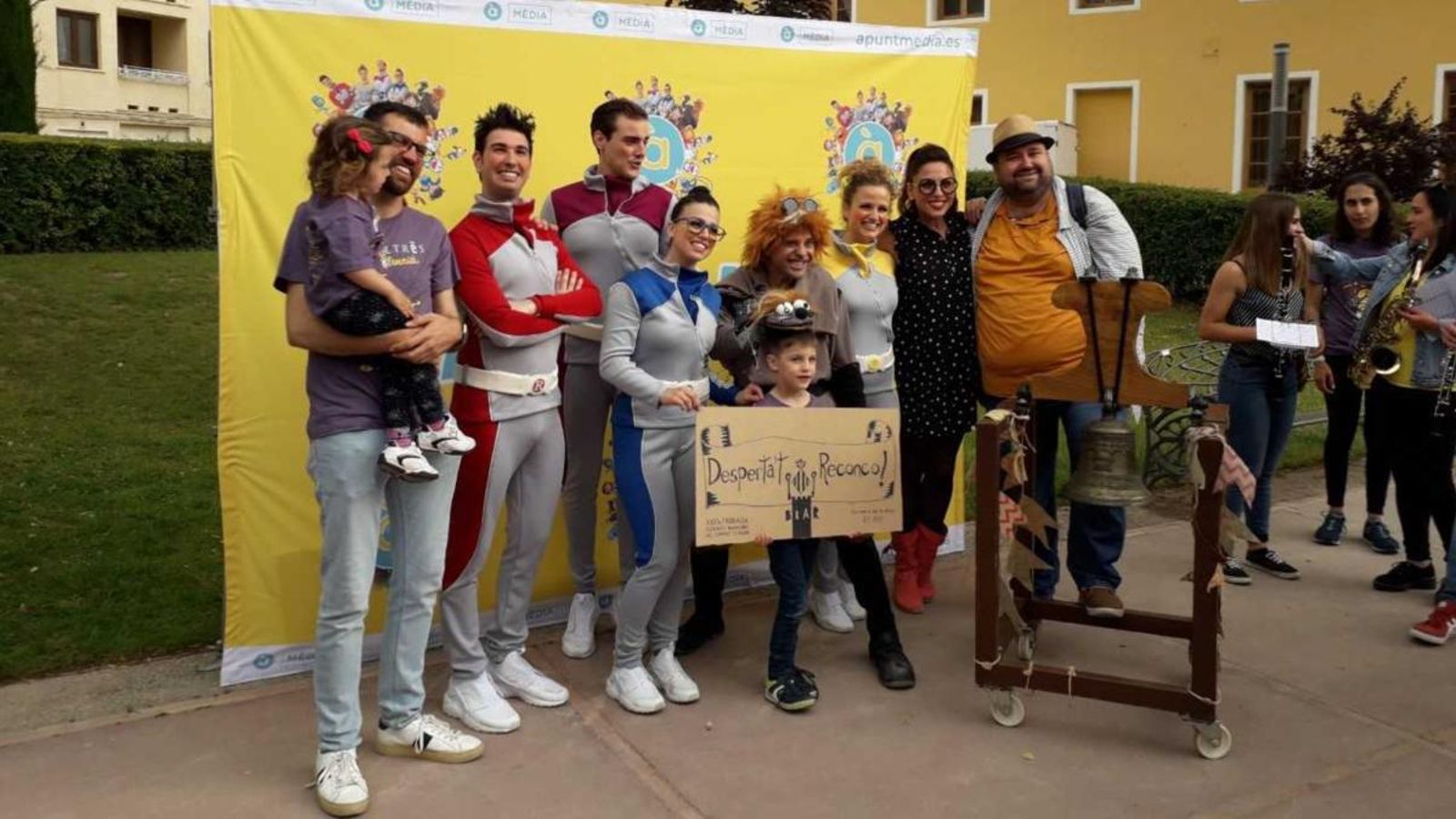 Els Bíters i Aitana Ferrer a la trobada d'Escola Valenciana a Biar