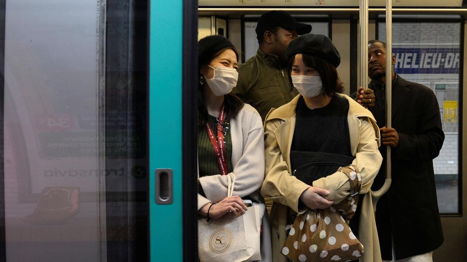 Turistes japoneses al metro de París