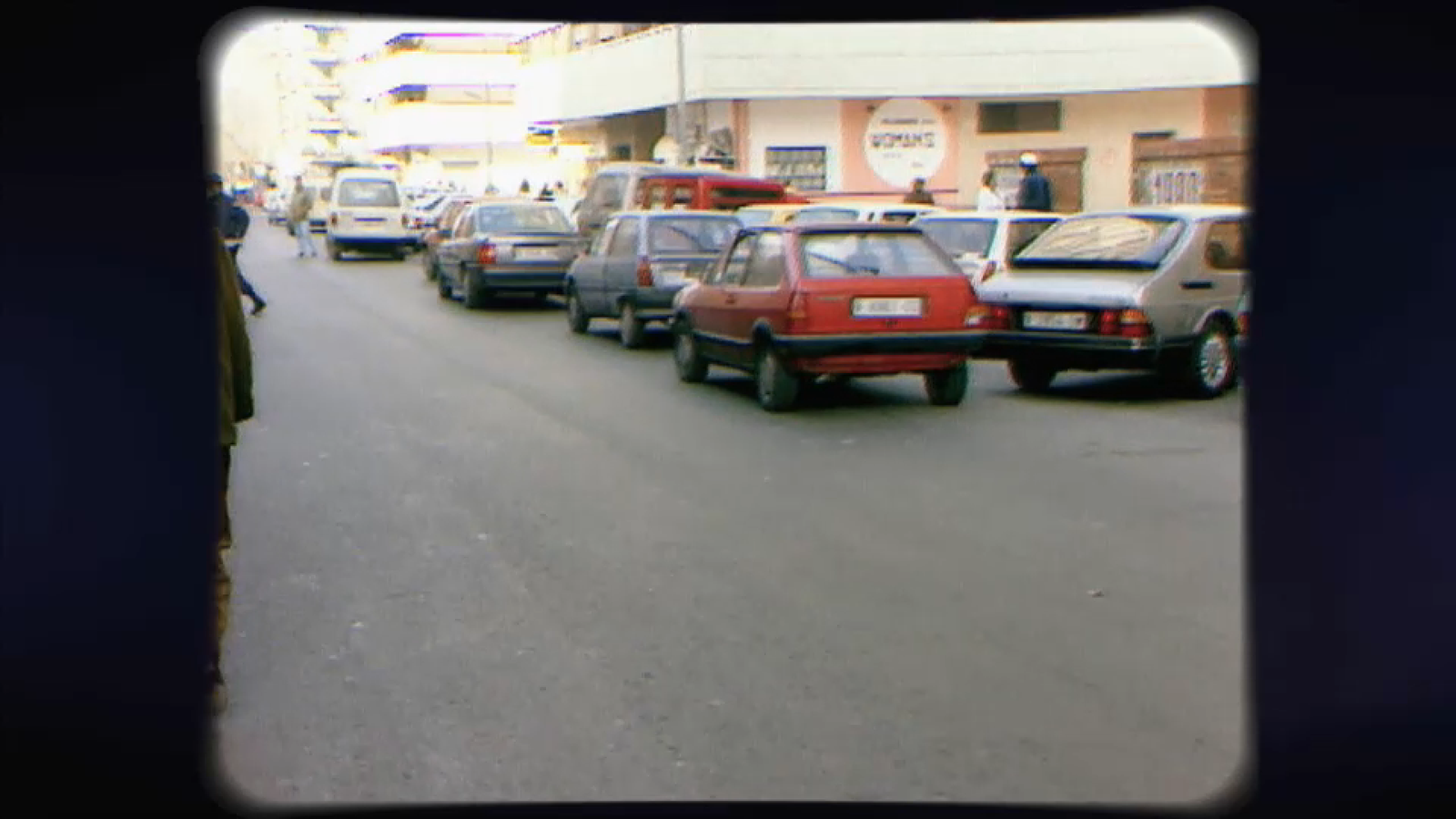 Imatge del vehicle utilitzat pels terroristes d'ETA, estacionat al carrer Amadeu de Savoia, carregat d'explosius