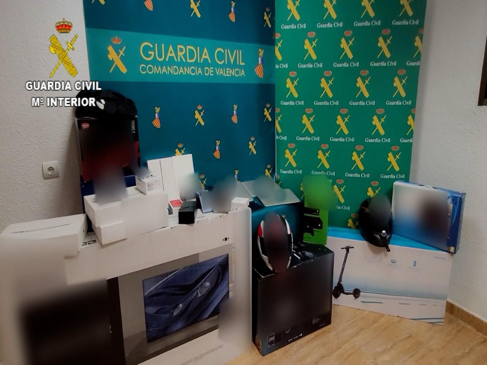 Alguns dels productes incautats per la Guàrdia Civil durant l'operatiu