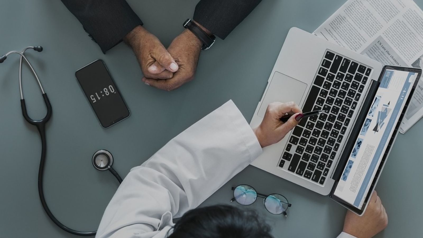 Pacients amb incontinència fecal i experts han reclamat el finançament i l'accés igualitari