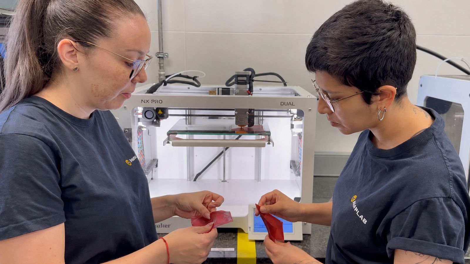 Investigadores treballen en el desenvolupament de les noves pel·lícules bucodispensables