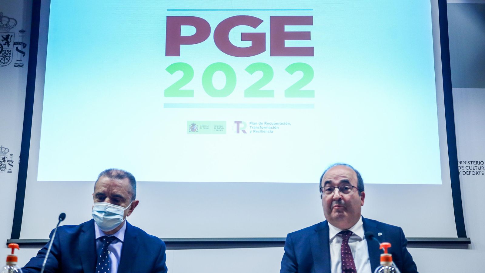 Miquel Iceta durant la presentació dels Pressupostos Generals de l'Estat destinats a Cultura i Esport per a 2022, junt amb Jose Manuel Franco, president del Consell Superior d'Esports