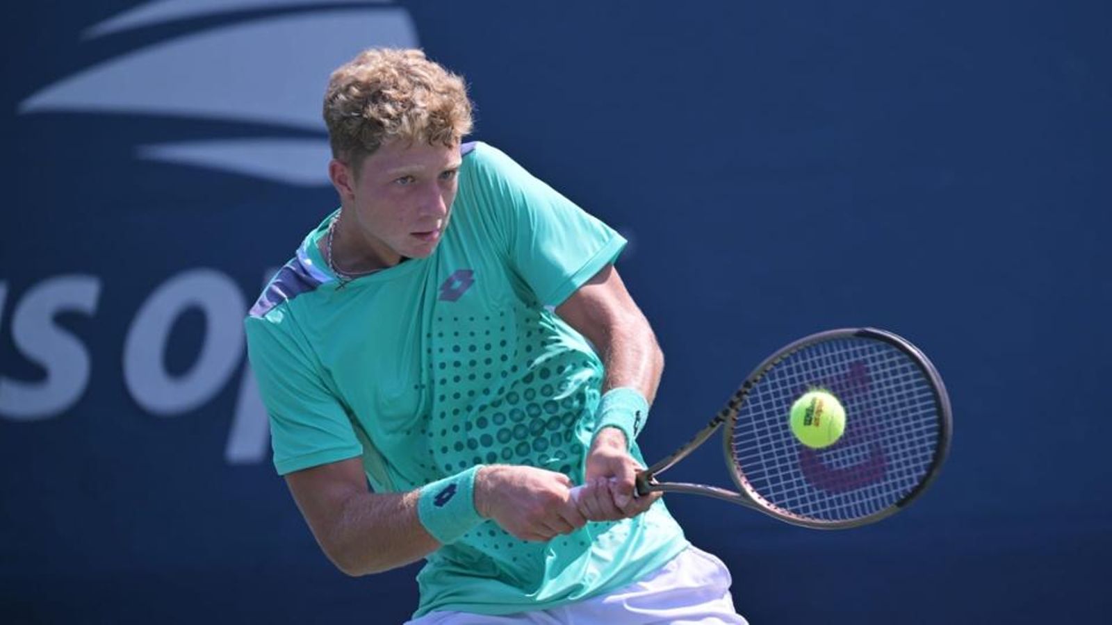 Martín Landaluce colpeja una pilota en el torneig de Nova York