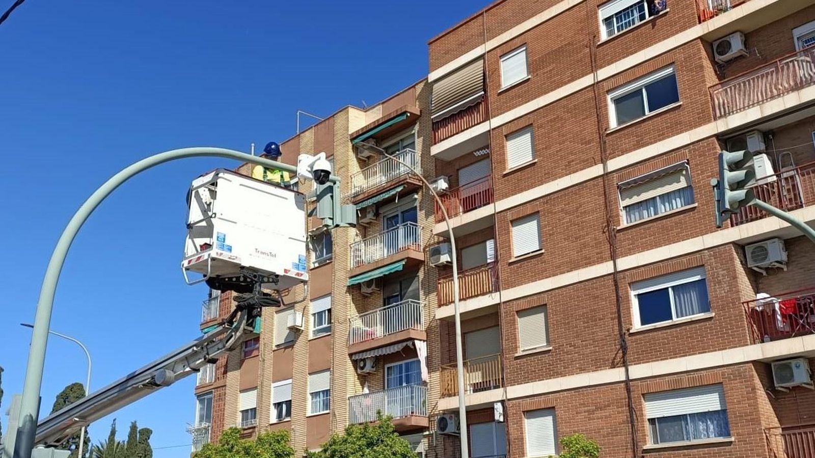 L'Ajuntament de València inicia la instal·lació de les càmeres de trànsit noves