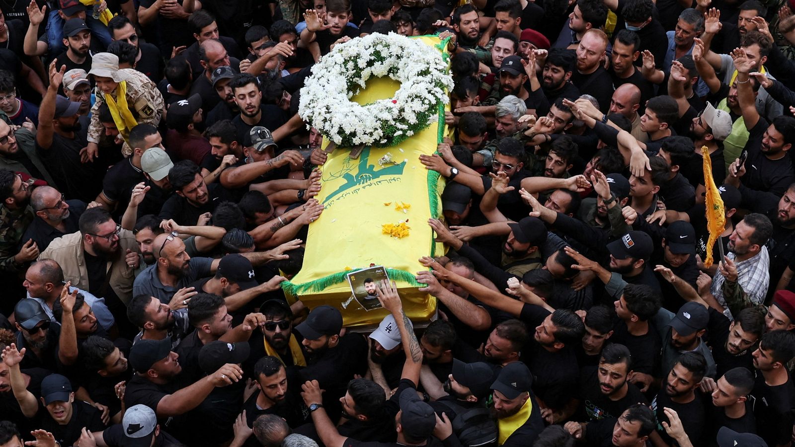 Funeral per un dels membres de Hezbol·la assassinats en els atacs contra dispositius electrònics