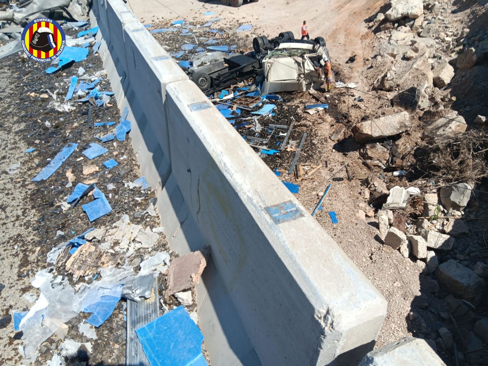 El camió s'ha precipitat al barranc de Poio