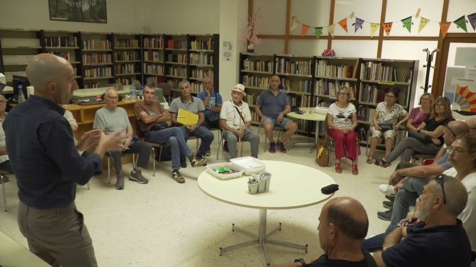 Llauradors de la Vall d'Aiora i la Canal de Navarrés en la reunió que han mantingut a Bicorp este divendres
