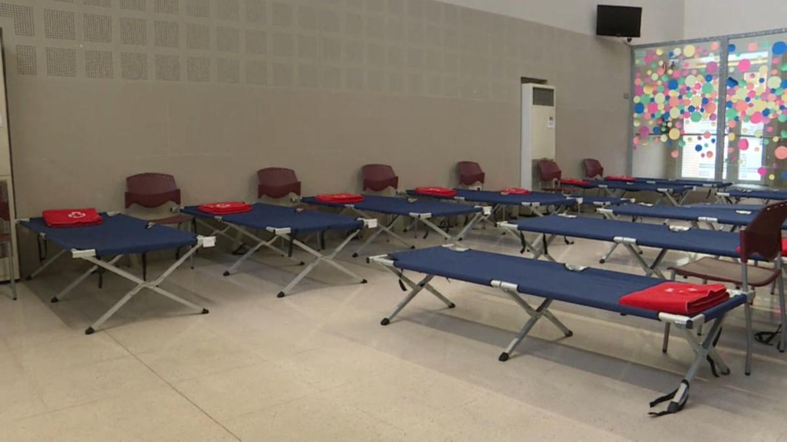 Instal·lació de la Creu Roja per a persones sense sostre, en una imatge d’arxiu