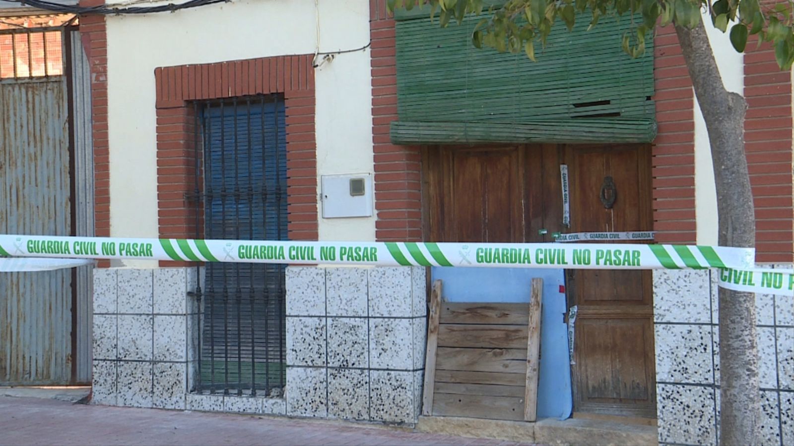 L'habitatge de la víctima amb el precinte policial