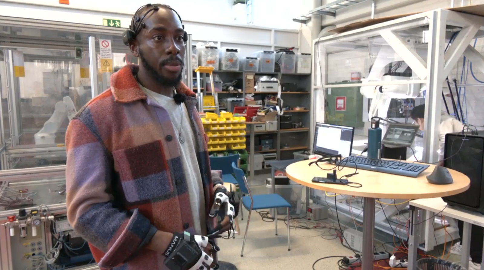 Amb Aitor Toichoa, de València coneixerem la investigació en robòtica que ell realitza a Finlàndia