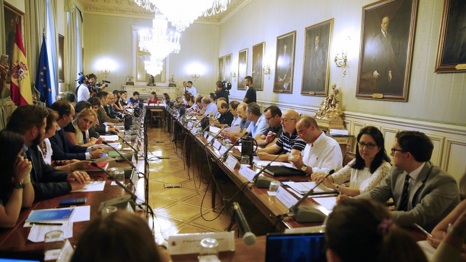 El Ministeri de Política Territorial i Funció Pública, durant la reunió amb els sindicats