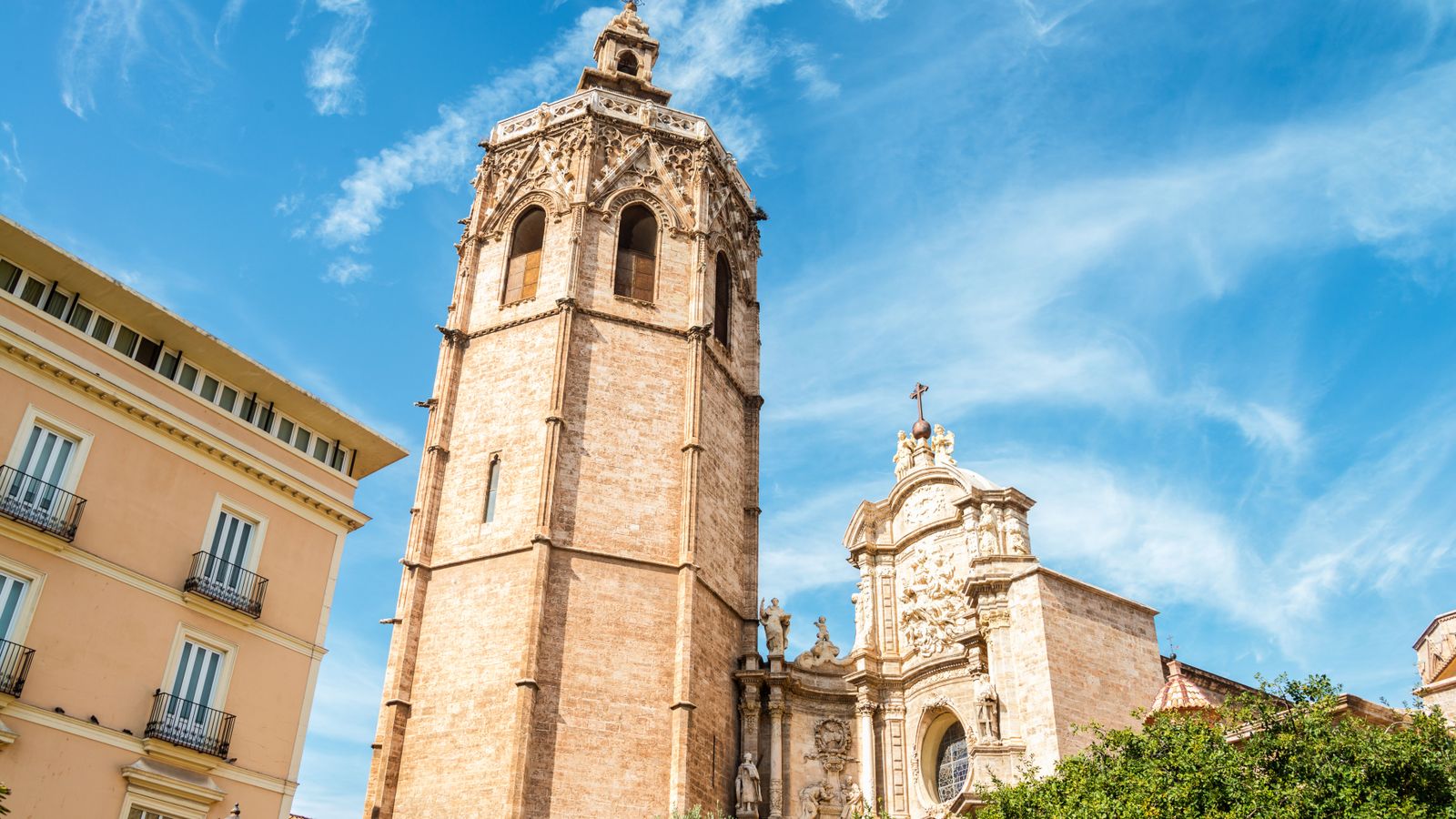 El Micalet, des de la plaça de la Reina, comptarà amb una iluminació especial coincidint amb el 125 aniversari d'Iberdrola
