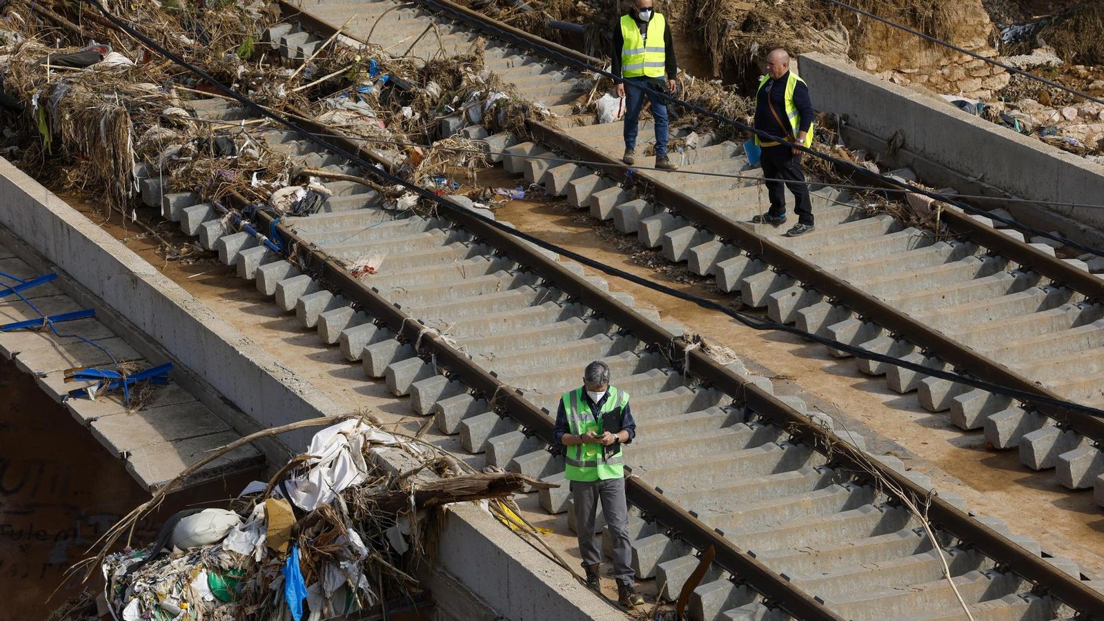 Els treballs en la línia ferroviària a l'altura de Catarroja