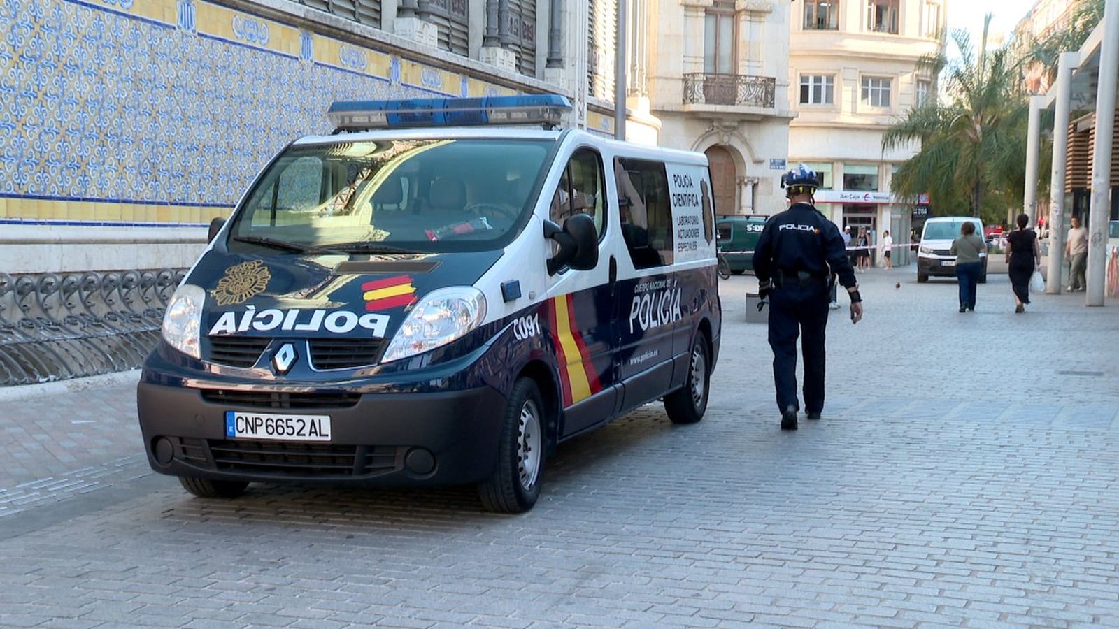 La Policia Científica i les assegurances treballen en esbrinar l'origen del foc al Mercat Central