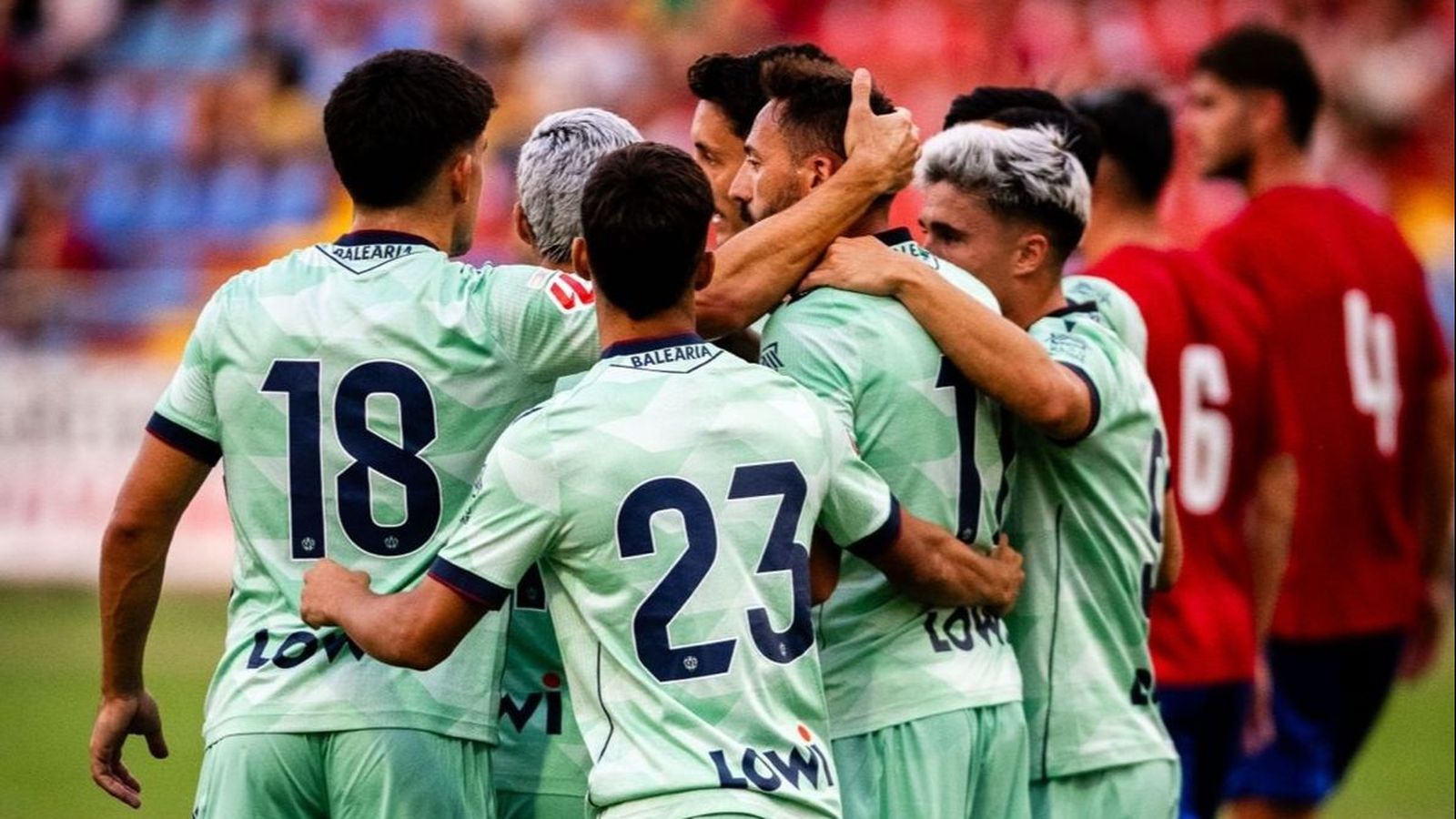 Els jugadors del Llevant celebren un dels gols