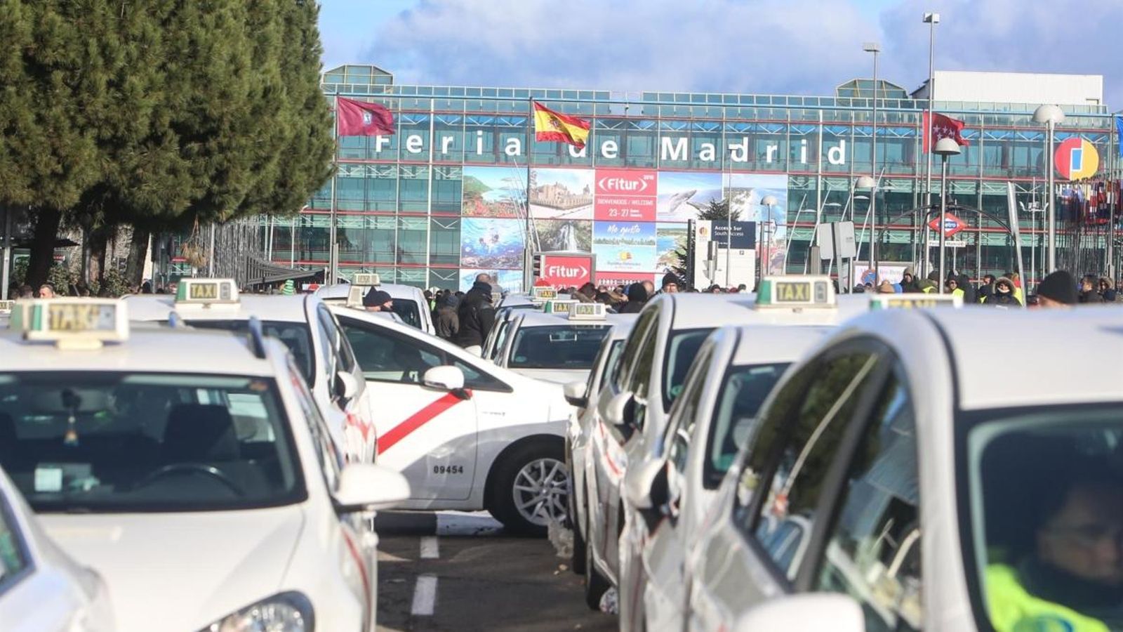 El col·lectiu del taxi valencià es concentra en suport als companys de Madrid