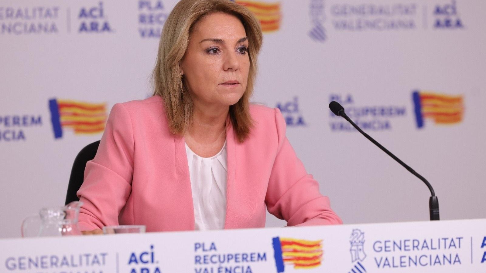 La vicepresidenta primera i consellera de Servicis Socials, Igualtat i Vivenda La vicepresidenta primera i consellera de Serveis Socials, Igualtat i Vivenda