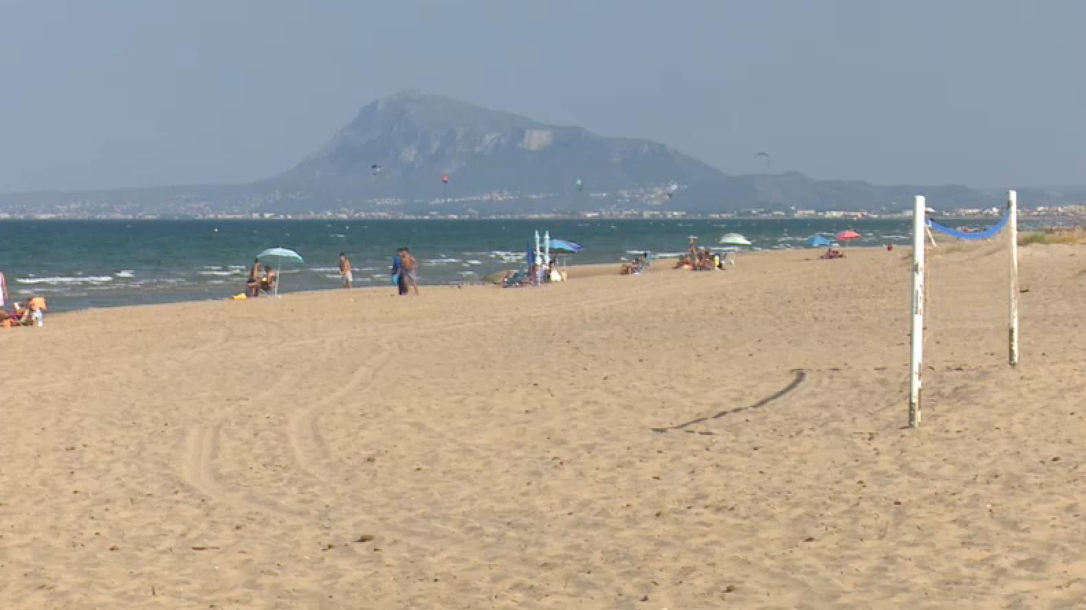 Una de les platges d'Oliva tancades al bany este dimarts, hui ja reobertes al bany Una de les platges d'Oliva tancades al bany este dimarts, però on ja està permés endinsar-se en la mar