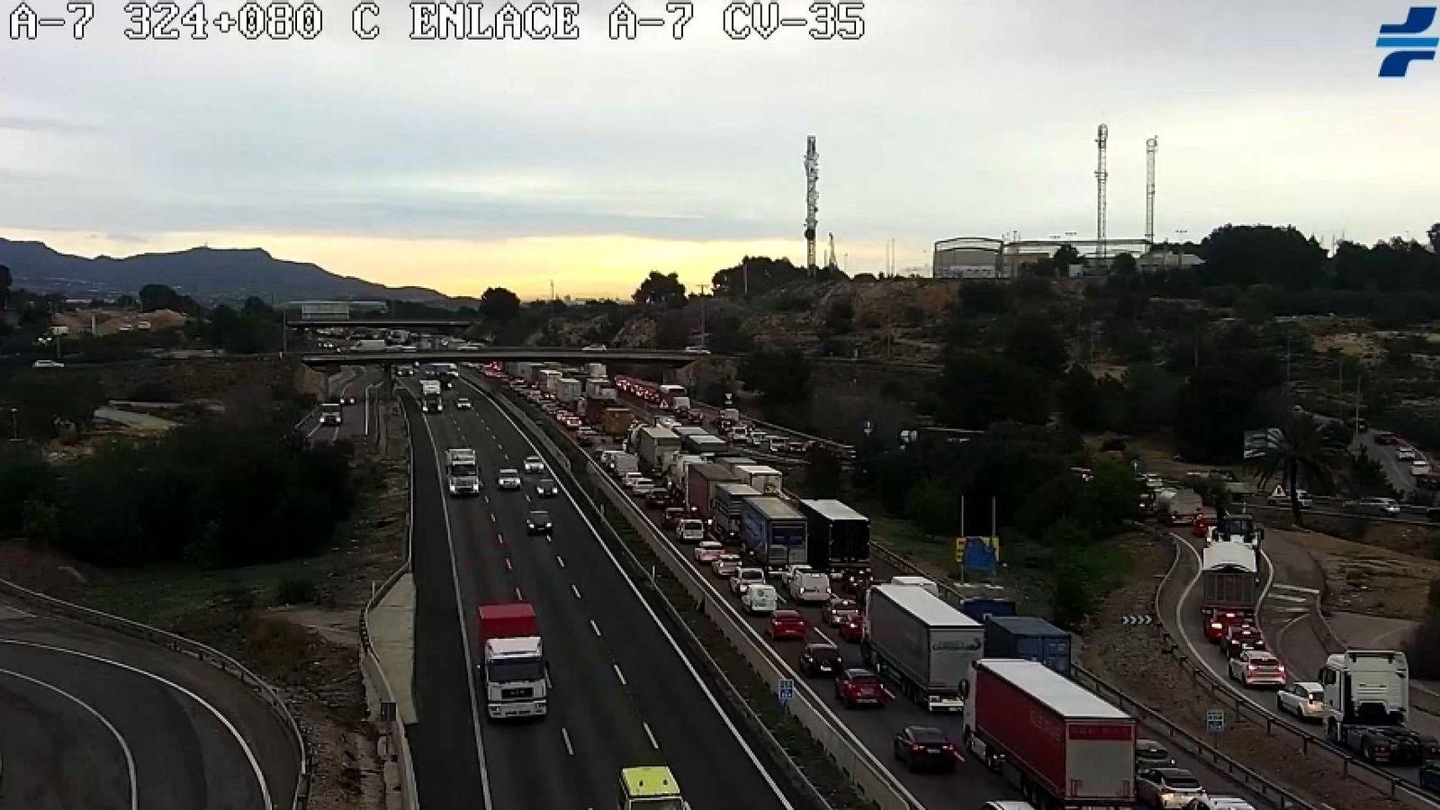 Estat que presentava l'enllaç de l'A-7 amb la Pista d'Ademús a primera hora d'este dimarts