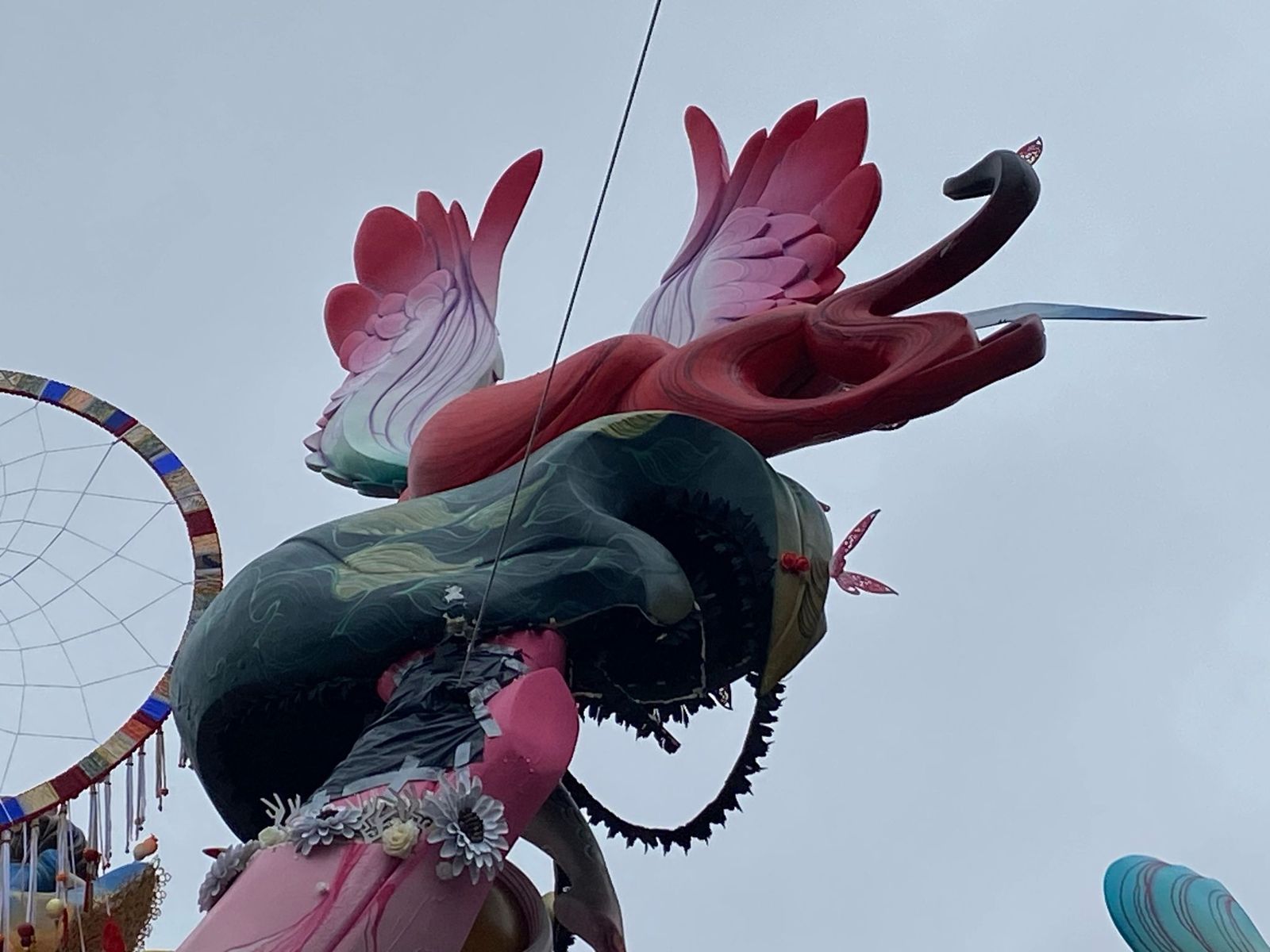 Un cable nugat a un arbre assegura l'estabilitat de l'estructura de la falla Na Jordana després dels danys provocats per la pluja