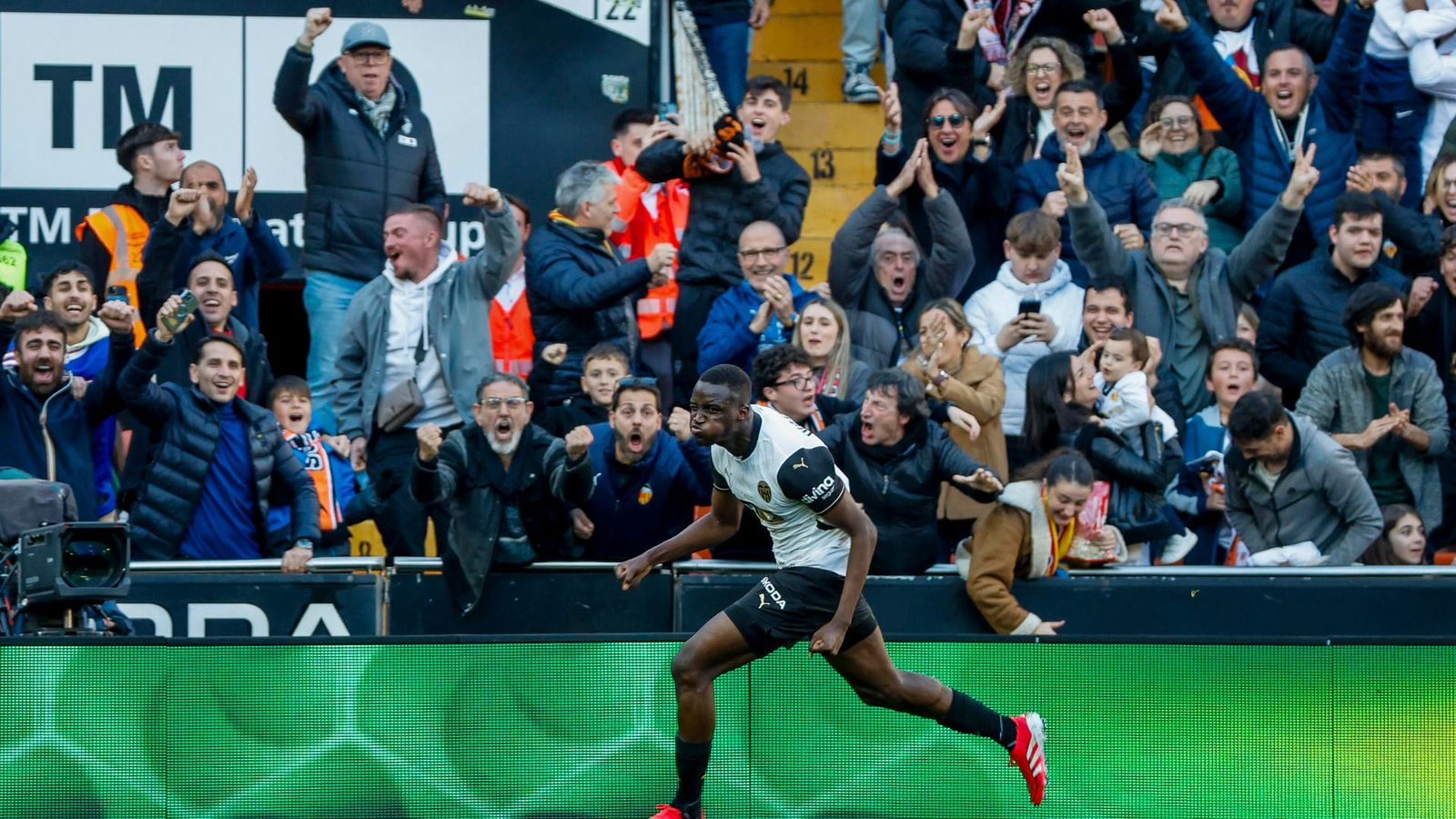 Diakhaby celebra el gol