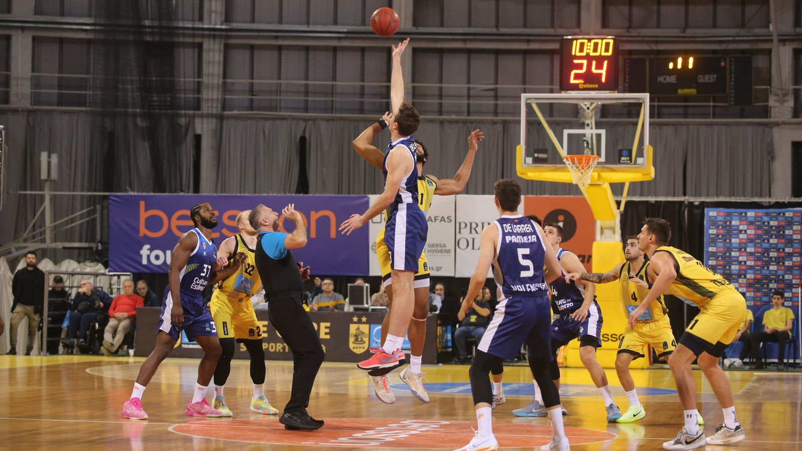 Reuvers, en el salt inicial