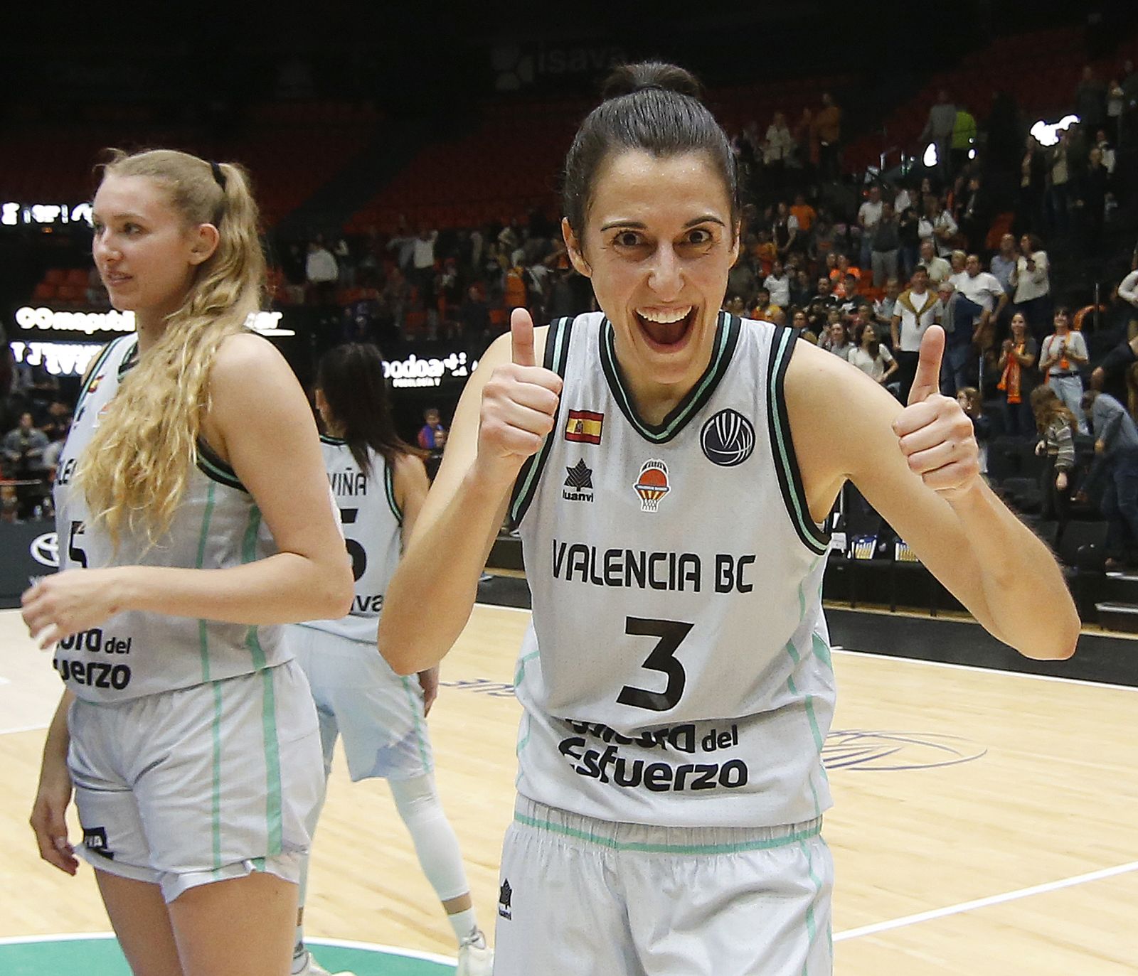 Lauren Cox i Alba Torrens, màximes anotadores taronja contra el Bourges