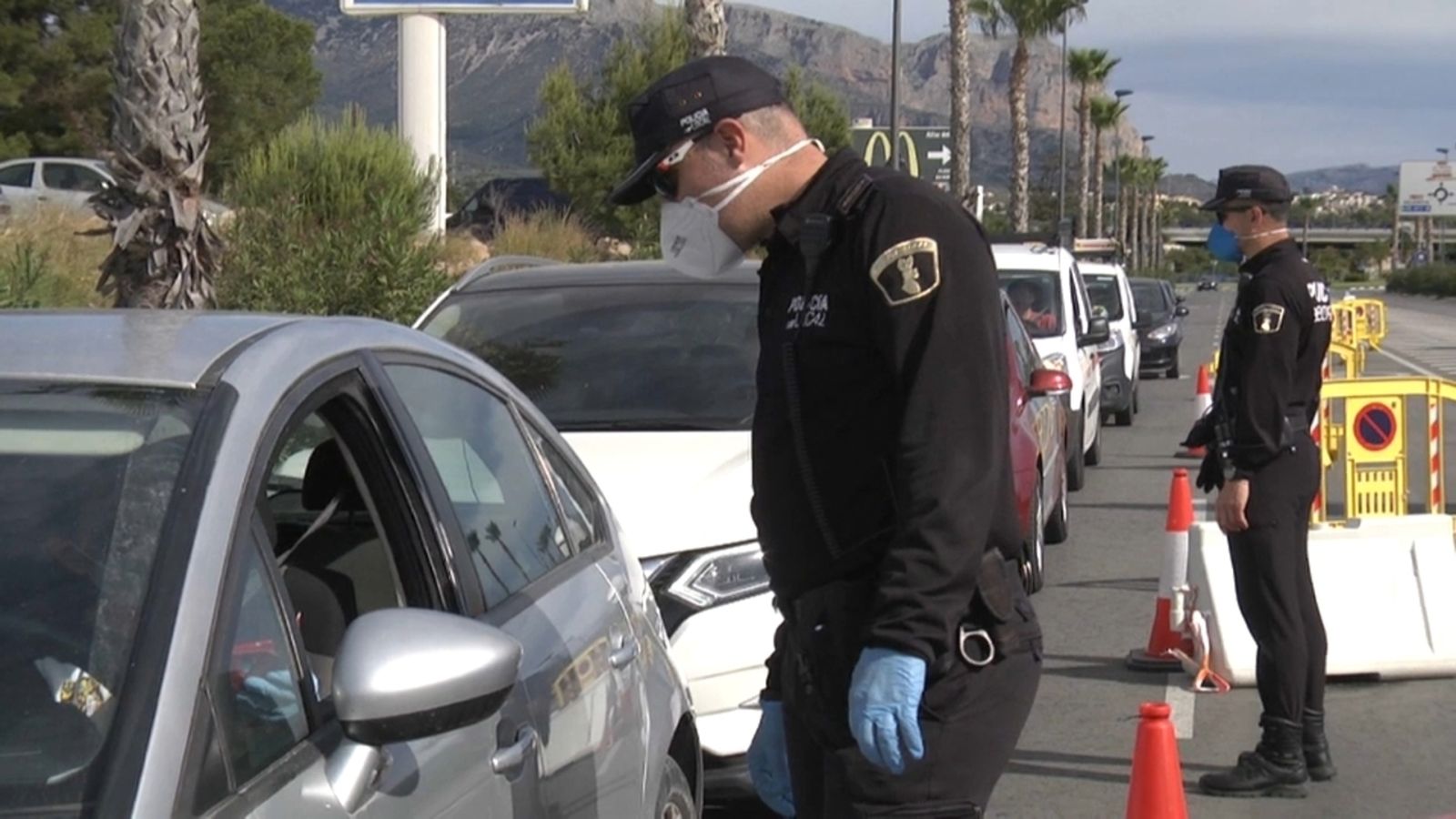 Un control policial a les carreteres, durant l'estat d'alarma, en una imatge d'arxiu.