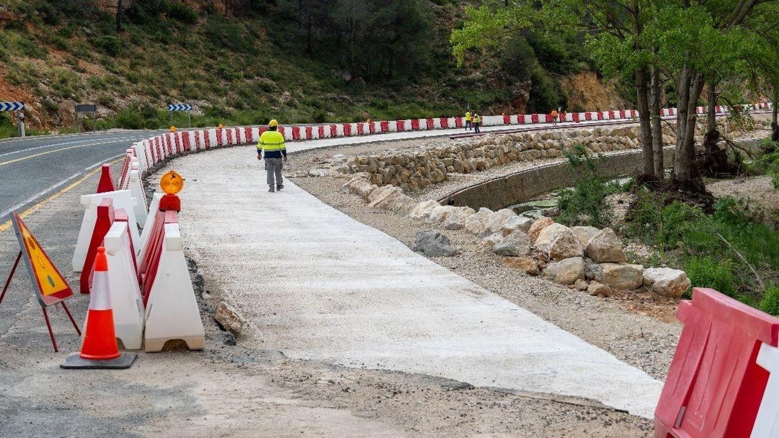 Tram de la nacional 3 on ja s'ha reparat la pavimentacio i on colocaran l'asfalt durant els pròxims dies