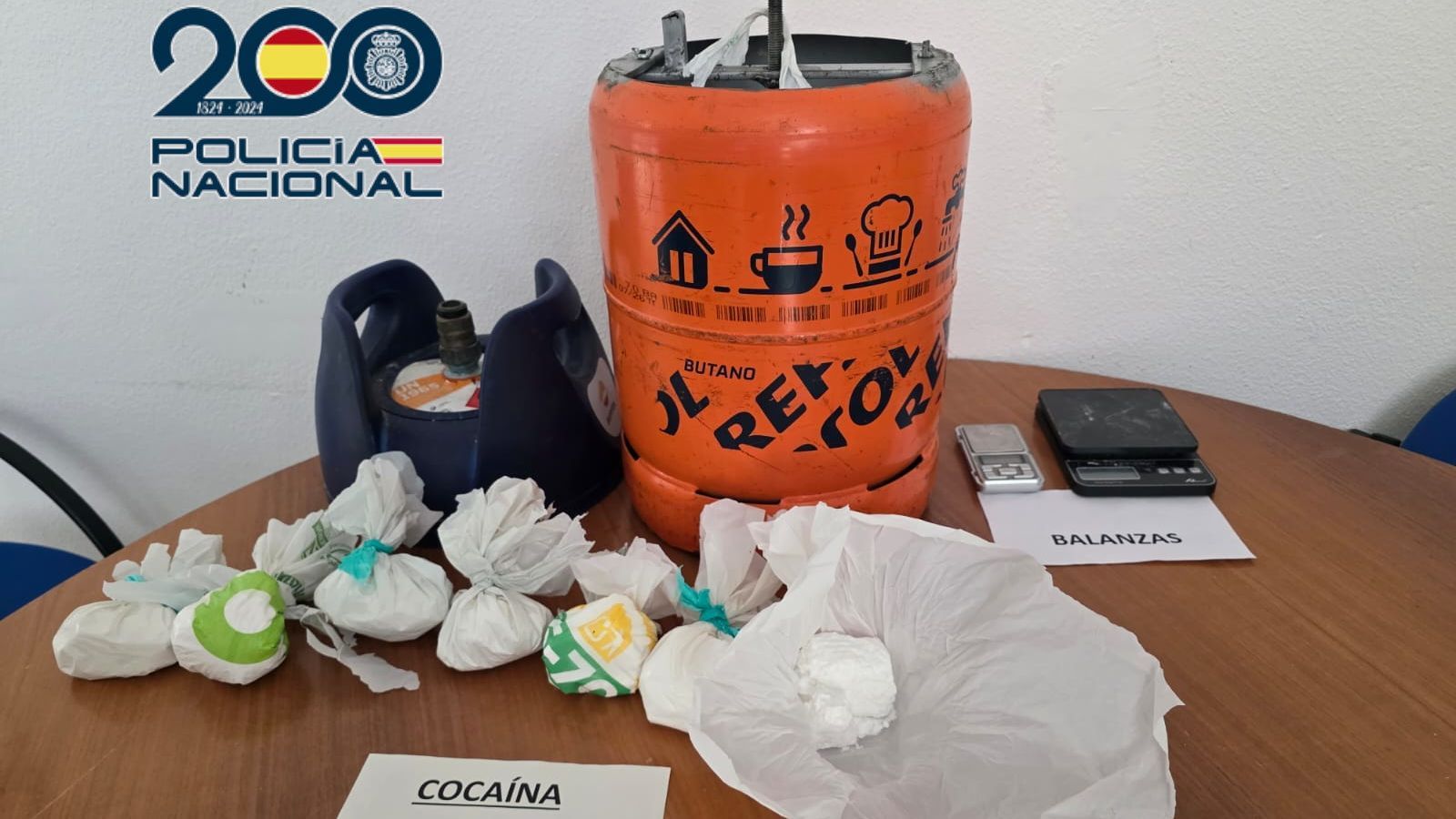 Bombona de butà on l'arrestat a Alacant ocultava la cocaïna