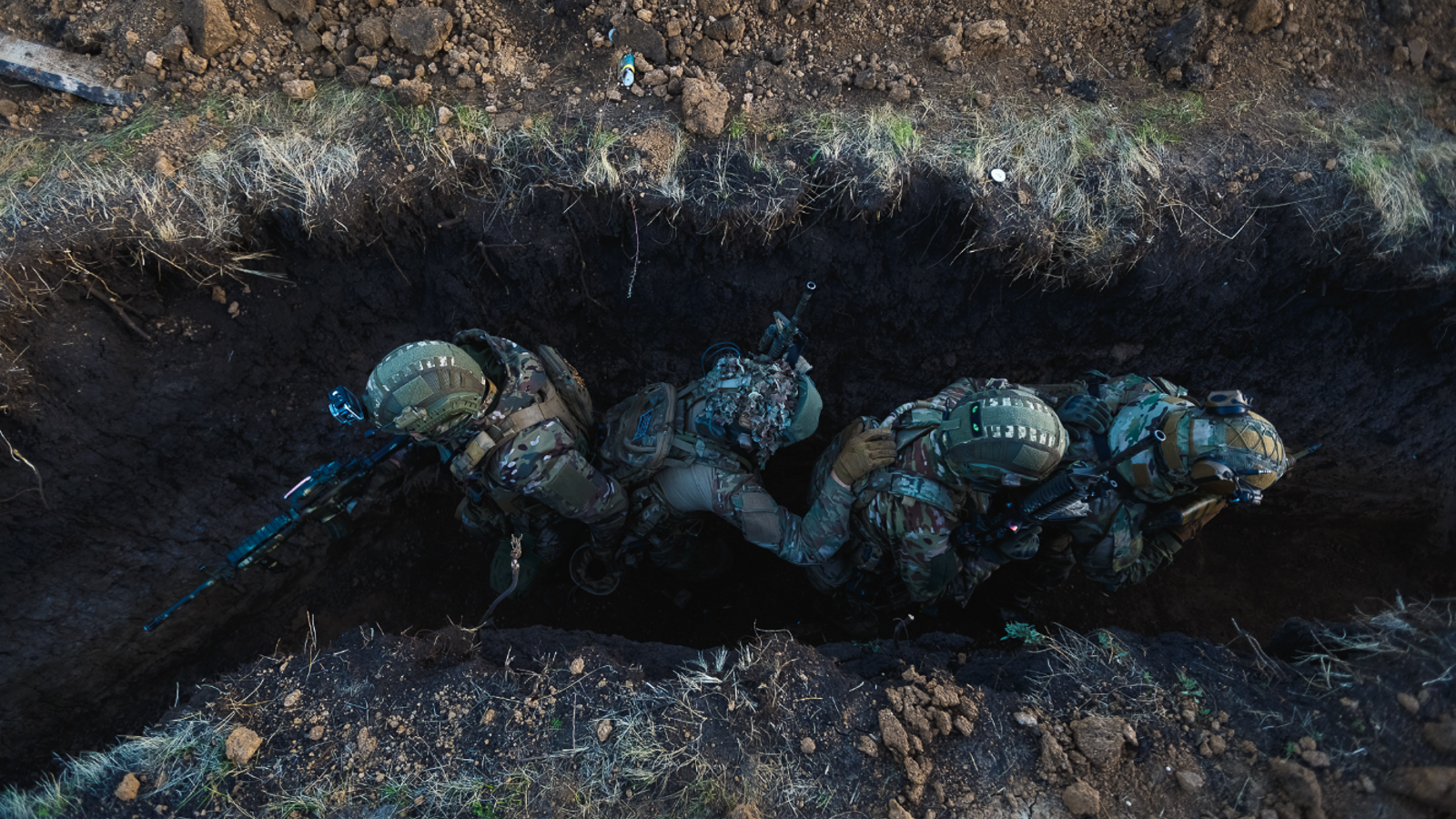 Soldats ucraïnesos en una trinxera