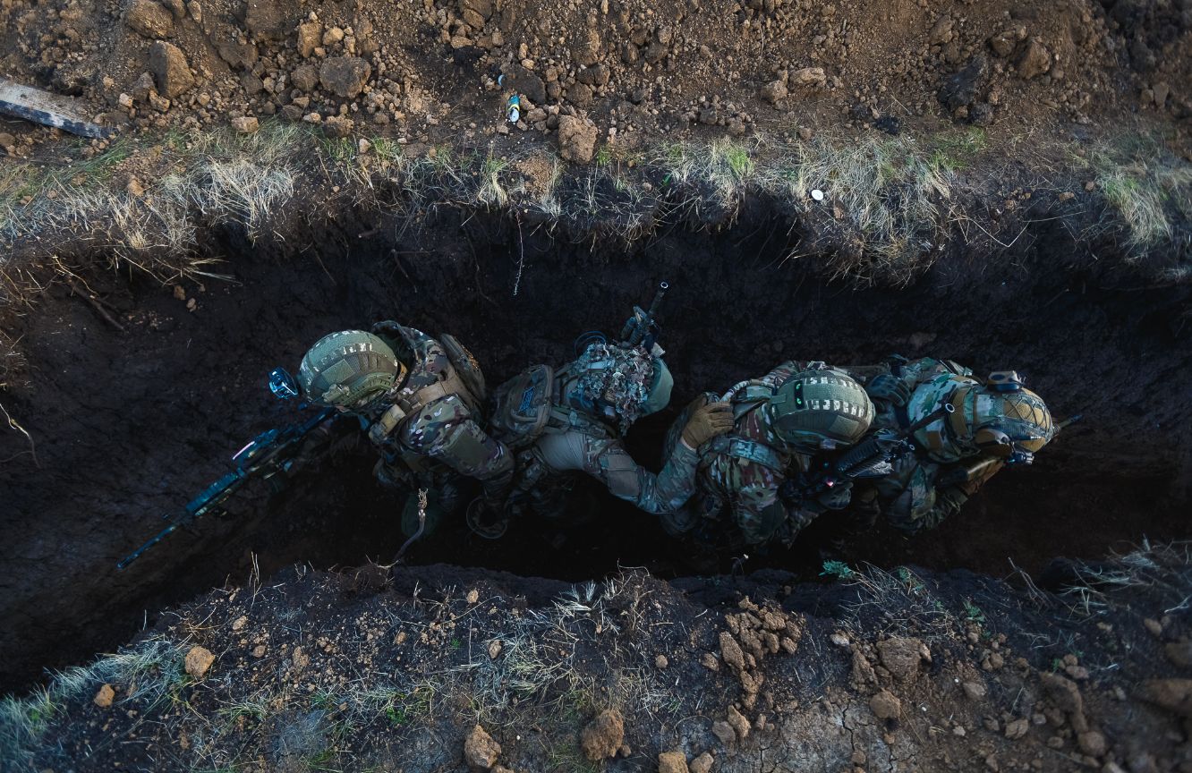 Soldats ucraïnesos en una trinxera