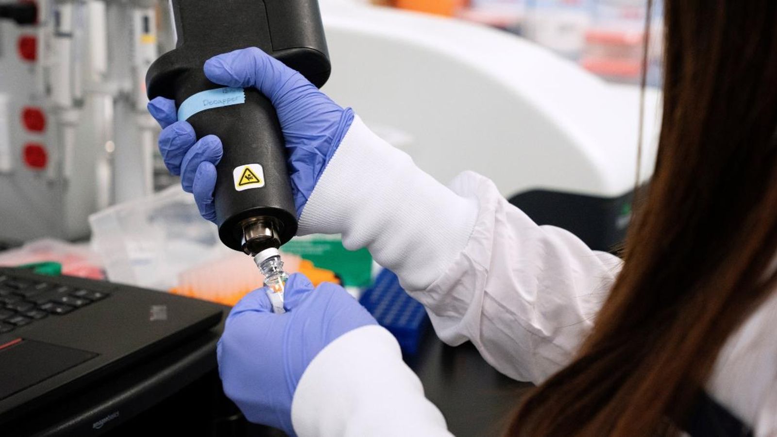 Proves de la vacuna de coronavirus, en una imatge d'arxiu