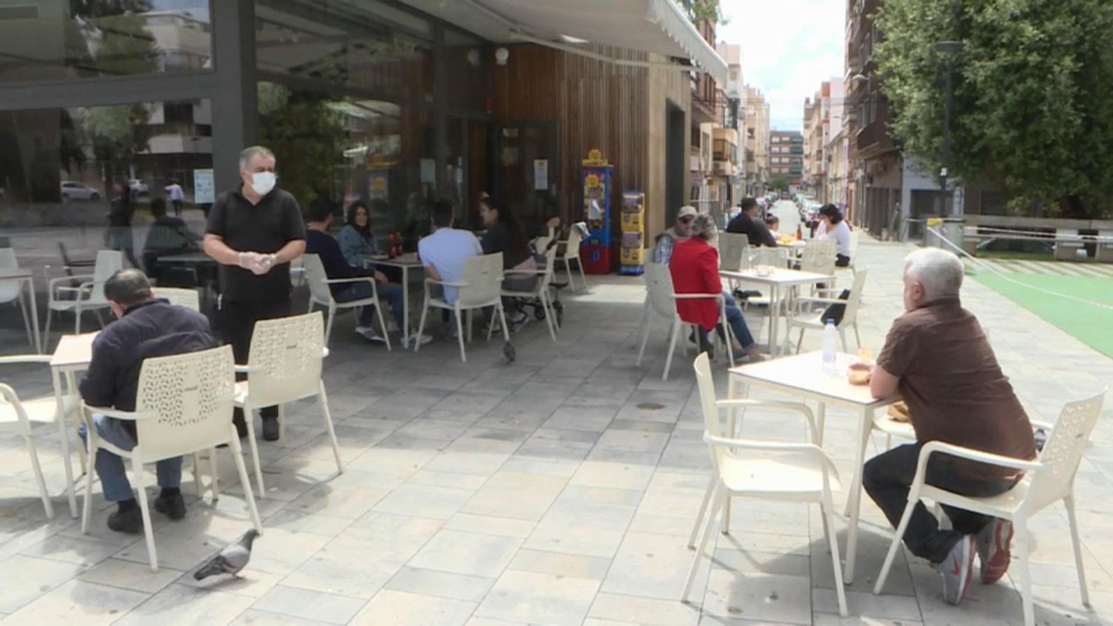 Una terrassa valenciana obri en la 'nova normalitat'