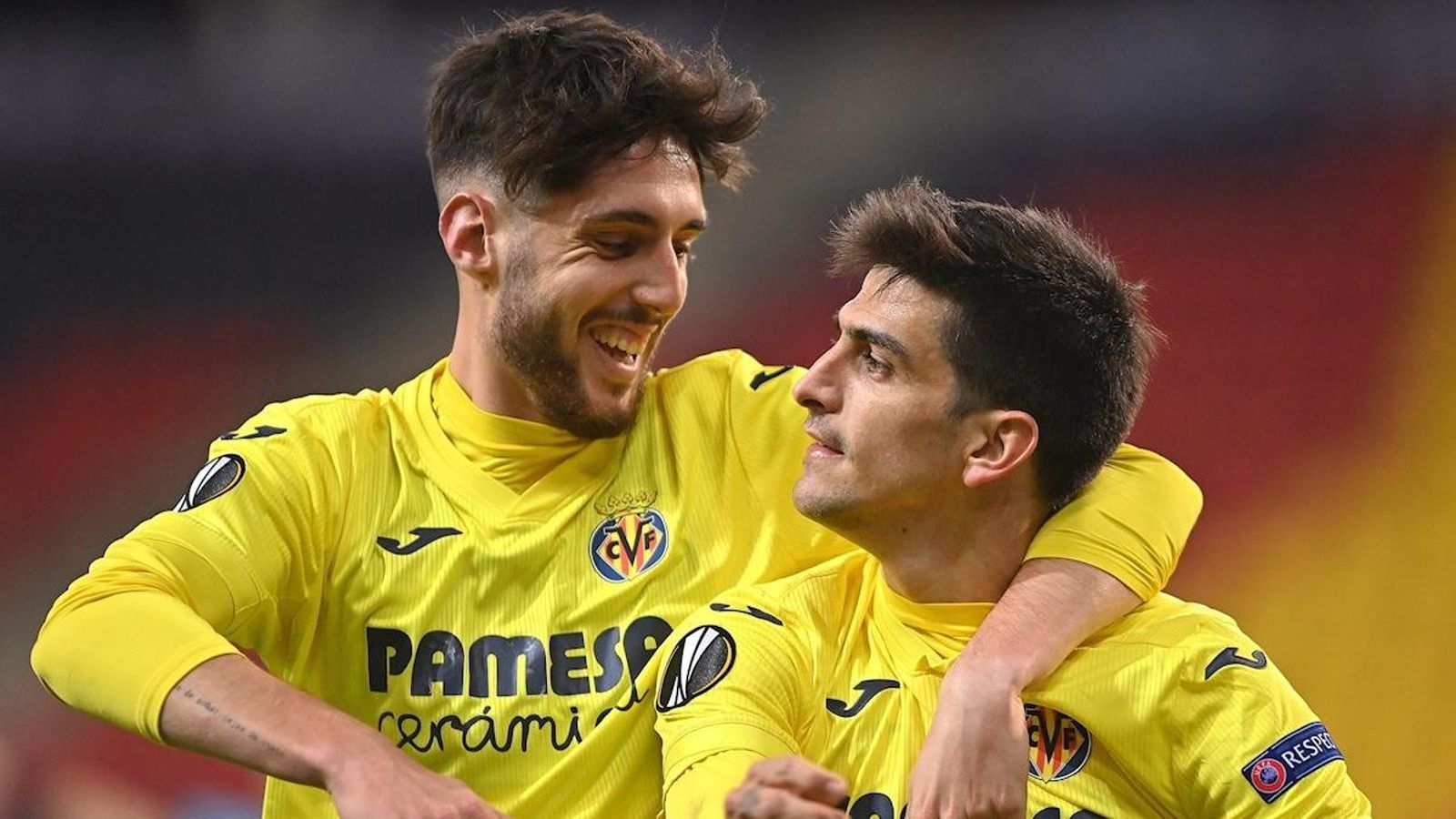 Gerard Moreno, determinant en els dos gols, celebra el segon amb Fer Niño