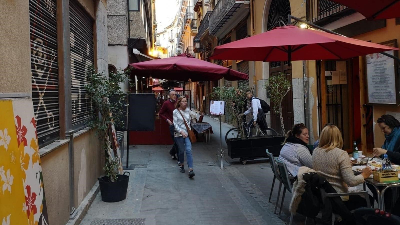 Les terrasses només podran ocupar el 20 per cent de les places i es prohibirà els apartaments turístics ocasionals