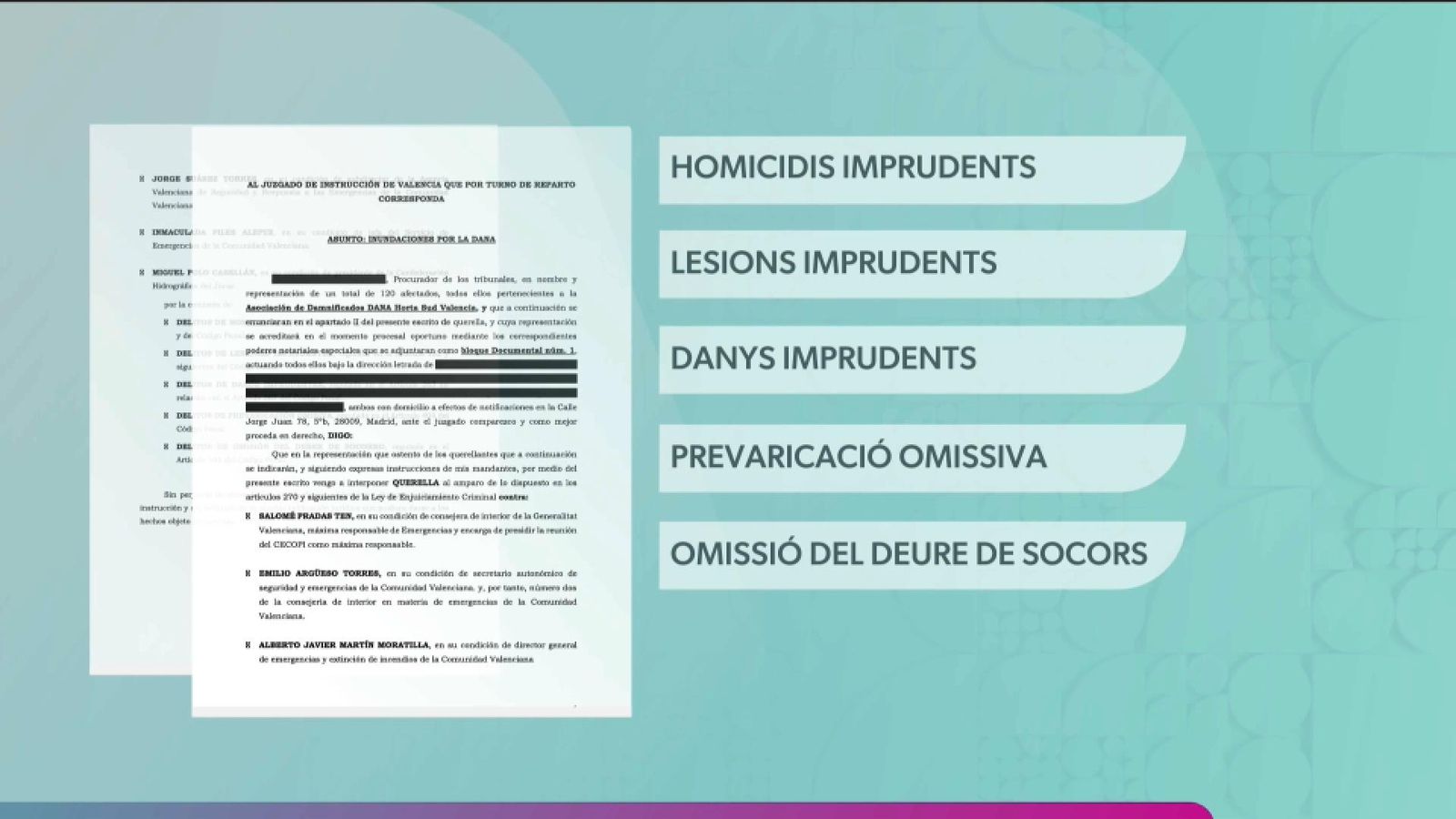 El president de l'associació d'afectats (al centre) presenta la querella acompanyat de dos representants del bufet Vilches Abogados / À Punt NTC