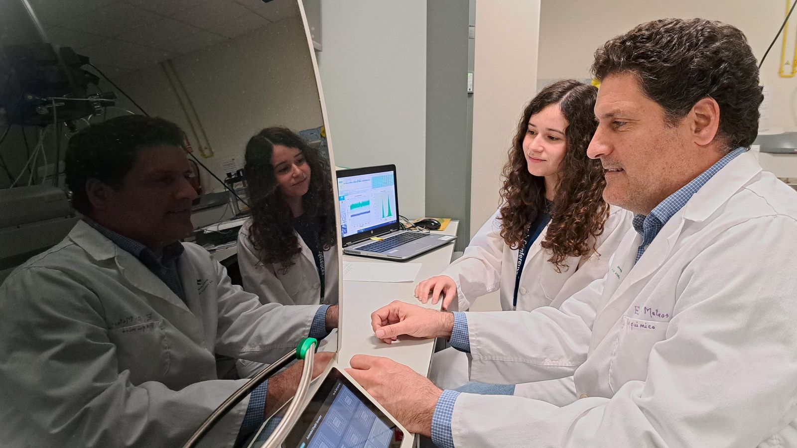 L'investigador principal d'aquest estudi, Ezequiel Ruiz-Mateos