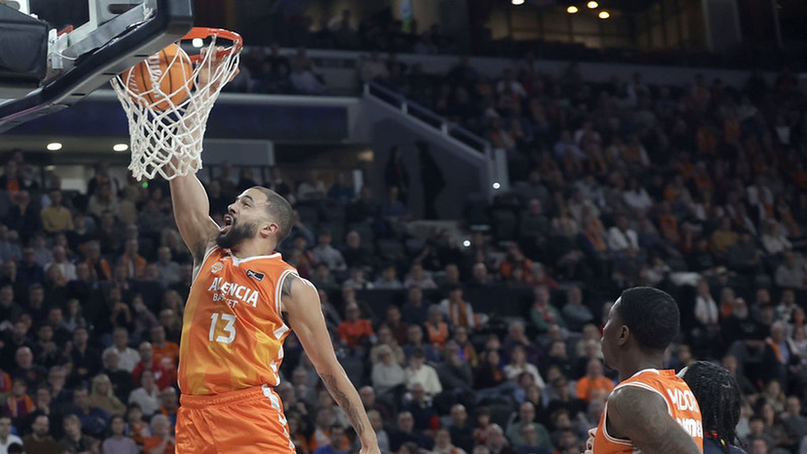 Darius Thompson, amb esta esmaixada, ha fet una de les jugades del partit